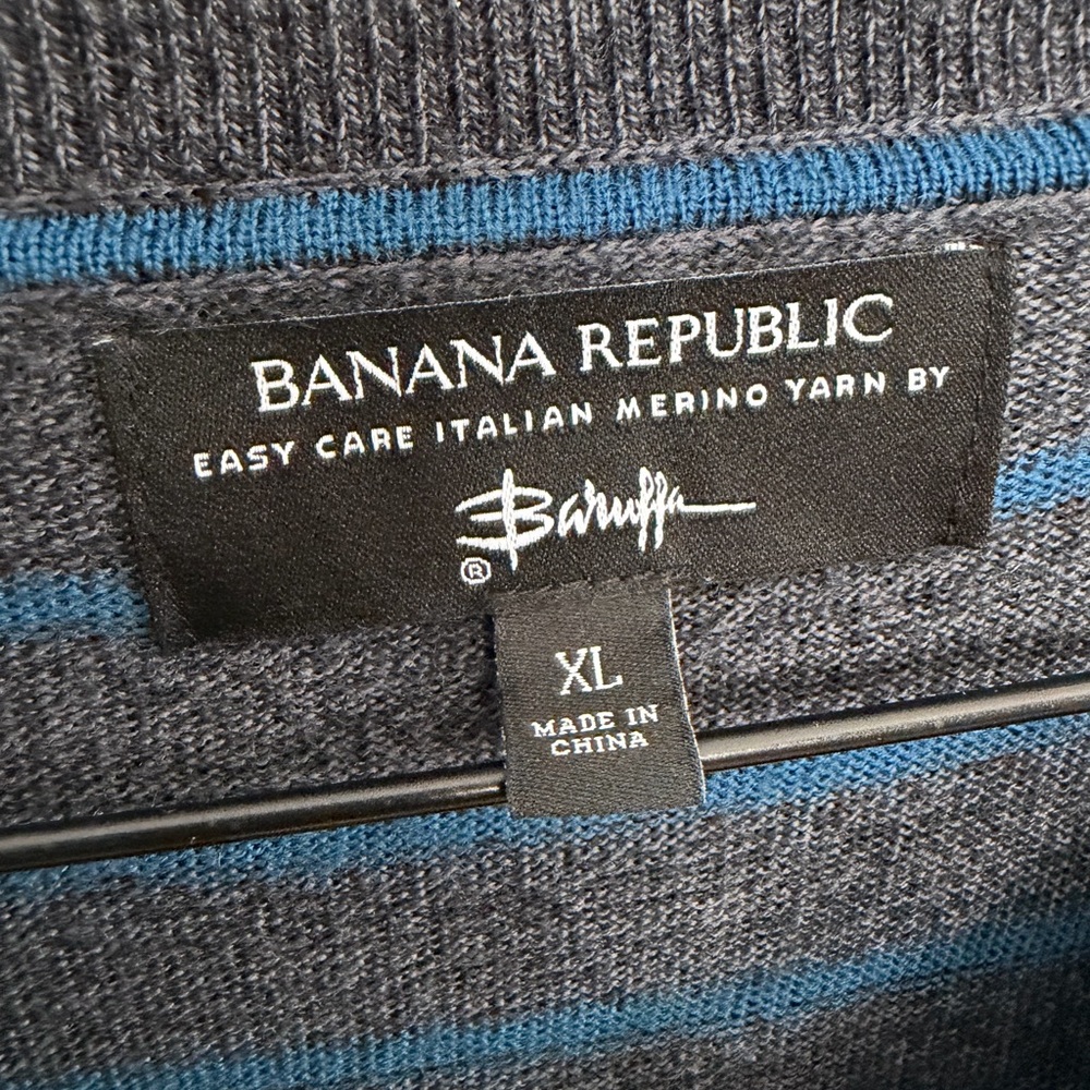 Banana Republic Men's V-Neck Sweater in Gray and Blue XL - Picture 5 of 6